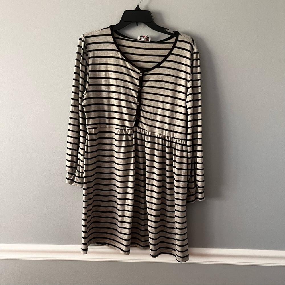 Times Two Maternity Shirt Women XL Long Sleeve Gray Striped Nursing Friendly NWT